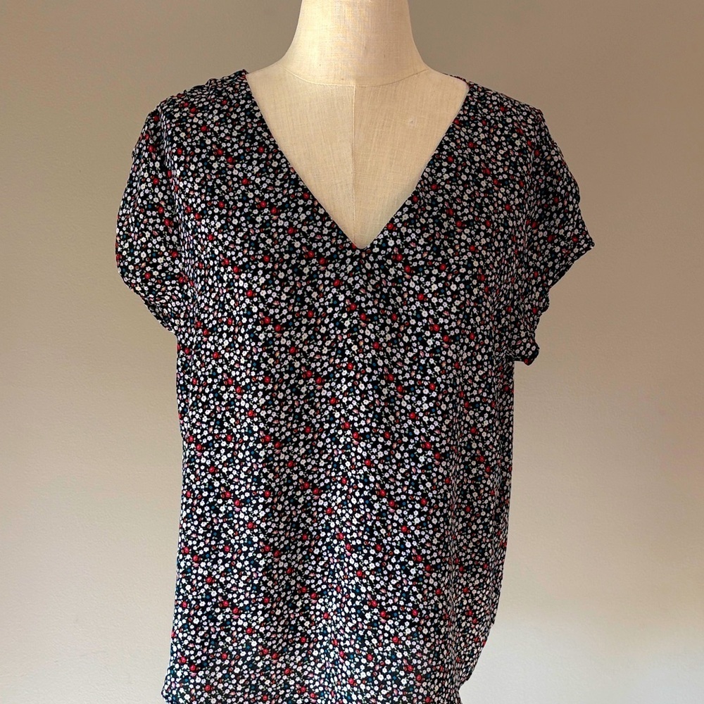 Lily White V-Neck garden Floral Blouse cap flutter short sleeve size XL like new